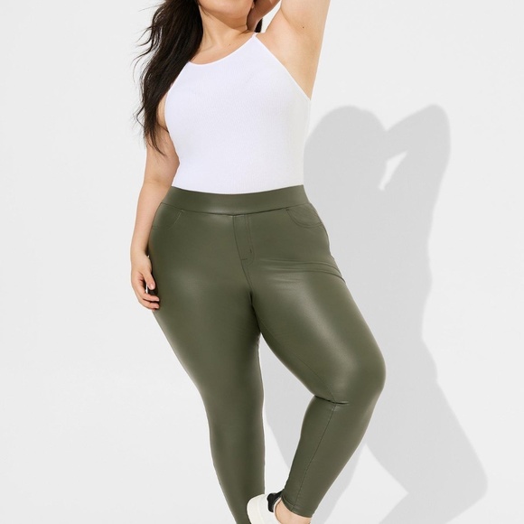 TORRID * Full Length Signature Waist Faux Leather Pocket Legging NWOT - Picture 4 of 16